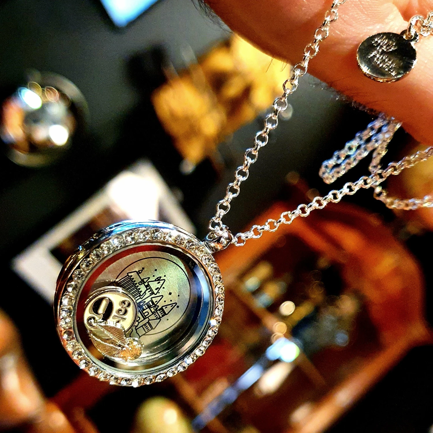 Collier Médaillon 3 Charms Flottants Harry Potter 3 Collier Médaillon 3 Charms Flottants Harry Potter