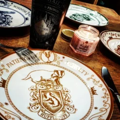 Set De 4 Assiettes Harry Potter - Les 4 Maisons De Poudlard 17 Set De 4 Assiettes Harry Potter - Les 4 Maisons De Poudlard -Les 4 Maisons Boutique 4 assiettes harry potter poudlard 08