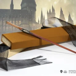 Noble Collection Baguette Ollivander - Helmut - Les Animaux Fantastiques