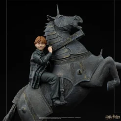 Statuette Deluxe Art Scale 1/10 Ron Weasley At The Wizard Chess -Les 4 Maisons Boutique figurine ron weasley wizard chess deluxe art iron studios 06