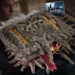 Grande Peluche Livre Des Monstres - Noble Collection - Harry Potter -Les 4 Maisons Boutique grande peluche livre