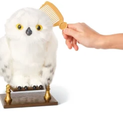 Peluche Hedwige Enchantée Interactive -Les 4 Maisons Boutique hedwige enchantee spin master