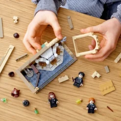 LEGO® Harry Potter™ Poudlard : L’erreur De La Potion Polynectar #76386 16 LEGO® Harry Potter™ Poudlard : L’erreur De La Potion Polynectar #76386 -Les 4 Maisons Boutique lego harry potter erreur potion polynectar 12