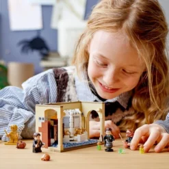 LEGO® Harry Potter™ Poudlard : L’erreur De La Potion Polynectar #76386 17 LEGO® Harry Potter™ Poudlard : L’erreur De La Potion Polynectar #76386 -Les 4 Maisons Boutique lego harry potter erreur potion polynectar 13