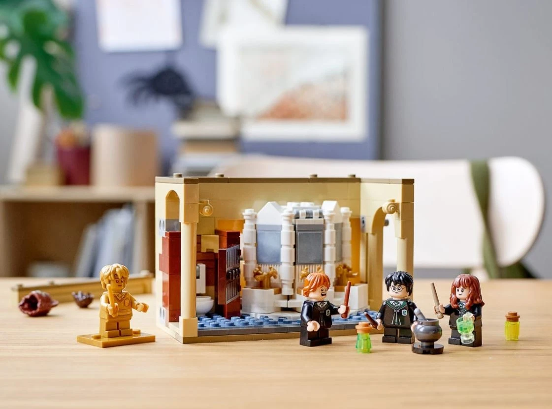 LEGO® Harry Potter™ Poudlard : L’erreur De La Potion Polynectar #76386 10 LEGO® Harry Potter™ Poudlard : L’erreur De La Potion Polynectar #76386 – Image 8