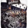 Parure De Lit Harry Potter Poudlard - 1 Personne 1 Parure De Lit Harry Potter Poudlard - 1 Personne -Les 4 Maisons Boutique parure draps de lit house et taille oreiller harry potter poudlard