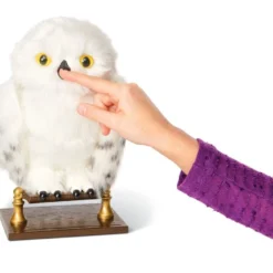 Peluche Hedwige Enchantée Interactive -Les 4 Maisons Boutique peluche hedwige qui parle enchantee