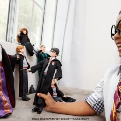 Poupée Articulée De Albus Dumbledore -Les 4 Maisons Boutique poupee mattel harry potter albus dumbleldore